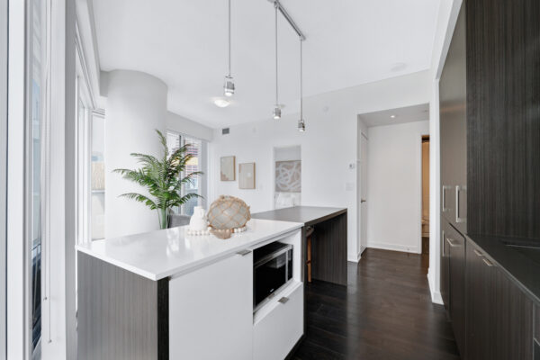 88-Harbour-Street-#4702-Toronto-Web-Salisbury-12