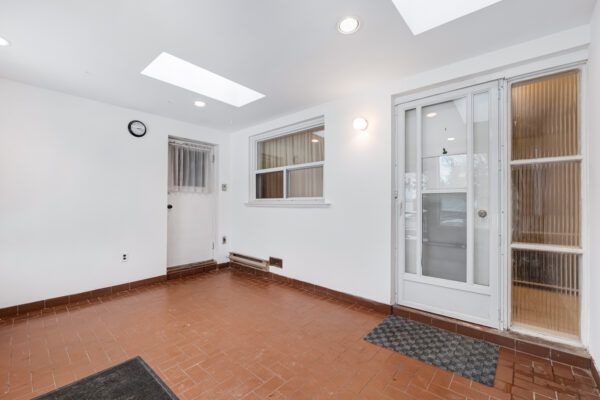 17-Norfield-Crescent-Toronto-Web-Salisbury-11