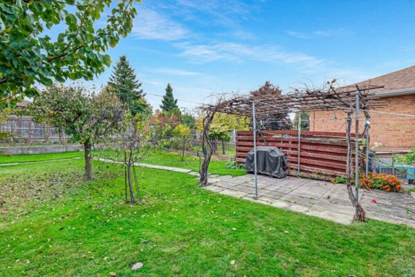 17-Norfield-Crescent-Toronto-Web-Salisbury-52