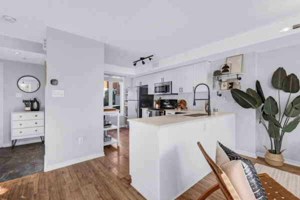 22-Frances-Loring-Lane-#1-Toronto-Web-Salisbury-11