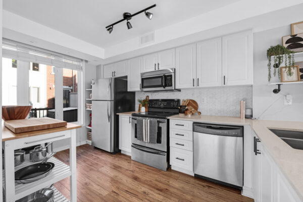 22-Frances-Loring-Lane-#1-Toronto-Web-Salisbury-12