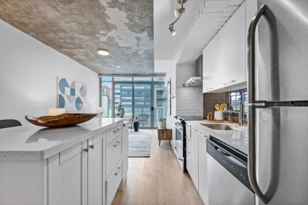 650-King-Street-West-#903-Toronto-Web-Salisbury-9