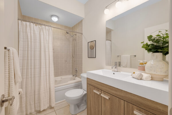 949-Queen-Street-West-Toronto-Web-Salisbury-32