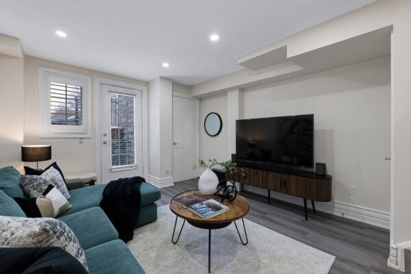 949-Queen-Street-West-Toronto-Web-Salisbury-51