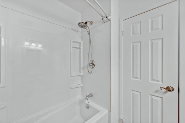 683-West-Shore-Boulevard-Pickering-Web-Salisbury-47