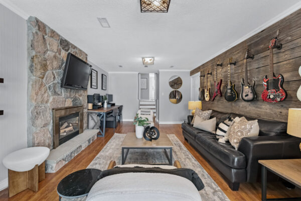 683-West-Shore-Boulevard-Pickering-Web-Salisbury-53