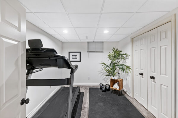 1575-Heathside-Crescent-Pickering-Web-Salisbury-57