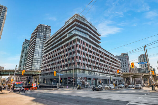 169-Fort-York-Boulevard-#913-Toronto-Web-Salisbury-2