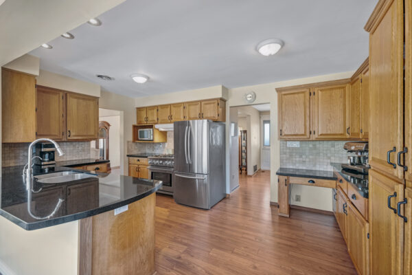 19-Jasmine-Crescent-Stouffville-Web-Salisbury-17