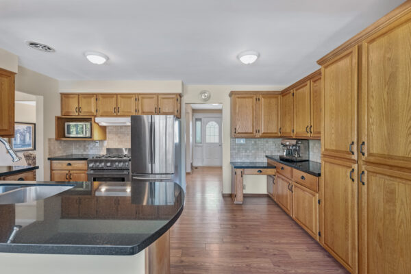 19-Jasmine-Crescent-Stouffville-Web-Salisbury-23