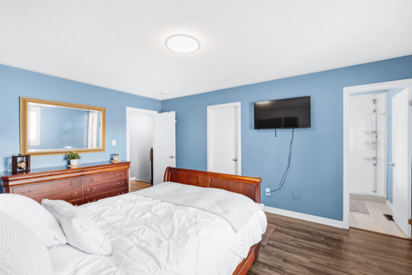 7-Bedford-Estates-Crescent-Barrie-Web-Salisbury-31