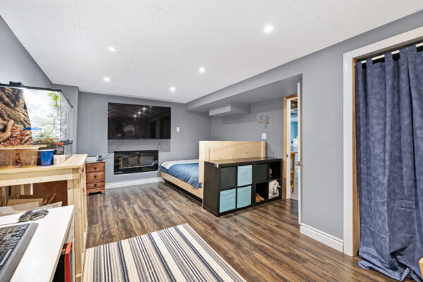 7-Bedford-Estates-Crescent-Barrie-Web-Salisbury-45