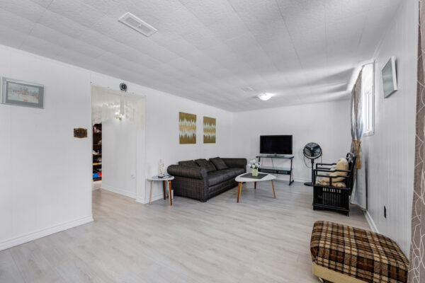 730-Medowvale-Road-Toronto-Web-Salisbury-42