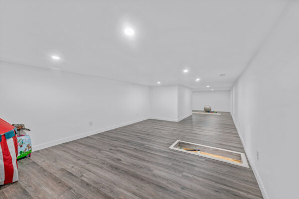 8-Branch-Avenue-Toronto-Web-Salisbury-47