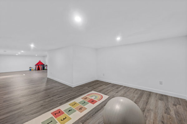 8-Branch-Avenue-Toronto-Web-Salisbury-50