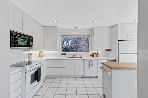 1-Restwell-Crescent-Toronto-Web-Salisbury-21