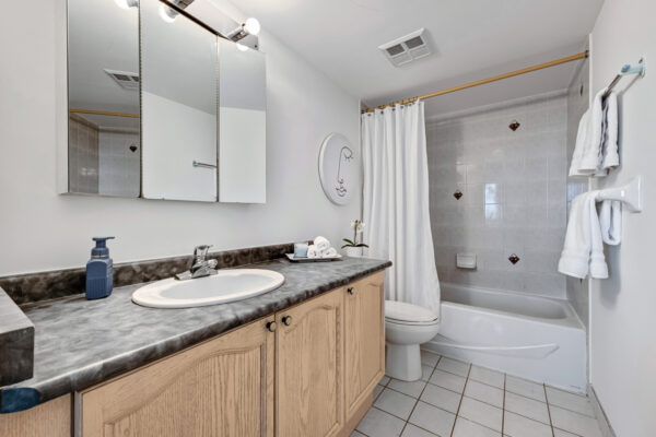 233-Beecroft-Road-#915-Toronto-Web-Salisbury-25