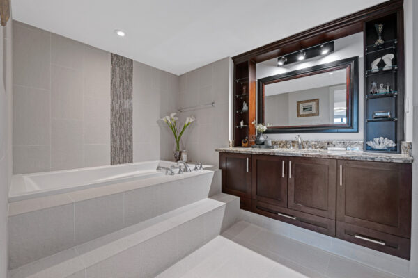 3900-Yonge-Street-#504-Toronto-Web-Salisbury-39
