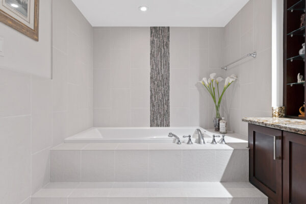 3900-Yonge-Street-#504-Toronto-Web-Salisbury-41