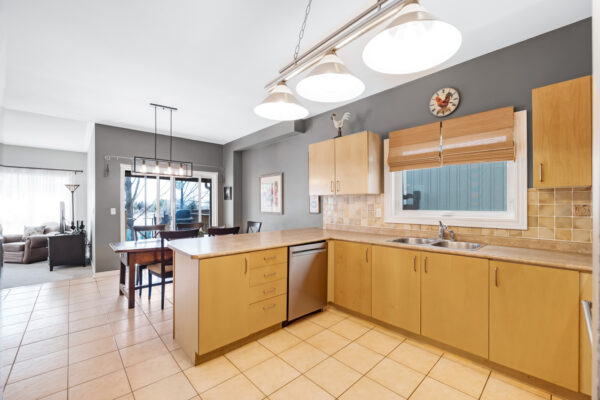 53-Kinross-Avenue-Brooklin-Web-Salisbury-13