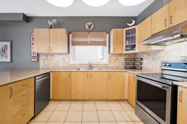 53-Kinross-Avenue-Brooklin-Web-Salisbury-14