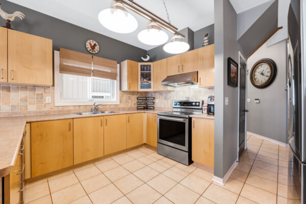 53-Kinross-Avenue-Brooklin-Web-Salisbury-15