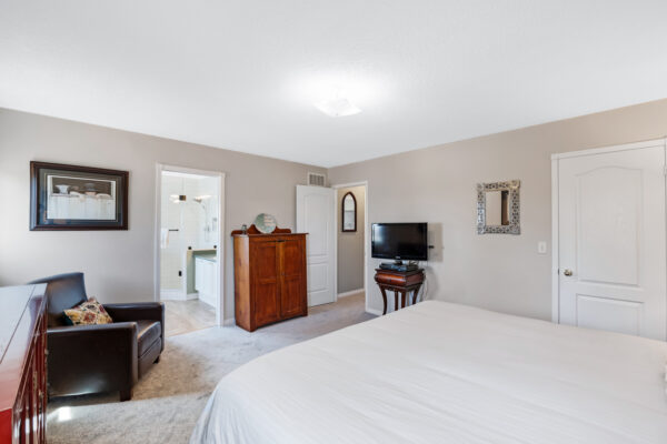 53-Kinross-Avenue-Brooklin-Web-Salisbury-35