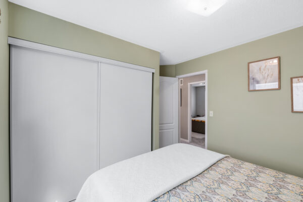 53-Kinross-Avenue-Brooklin-Web-Salisbury-44