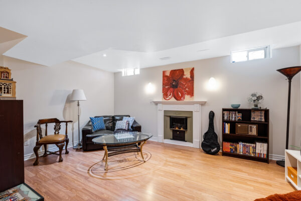 53-Kinross-Avenue-Brooklin-Web-Salisbury-54