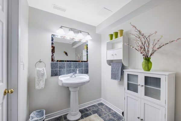 53-Kinross-Avenue-Brooklin-Web-Salisbury-59