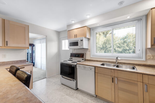 679-Demaris-Court-Burlington-Web-Salisbury-22