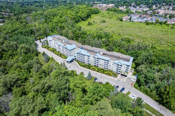 900-Bogart-Mill-Trail-#216-Newmarket-Web-Salisbury-4