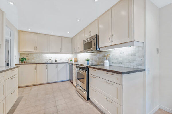 1-Concorde-Place-#1004-Toronto-Web-Salisbury-30
