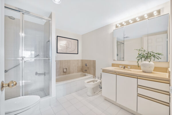 1-Concorde-Place-#1004-Toronto-Web-Salisbury-49