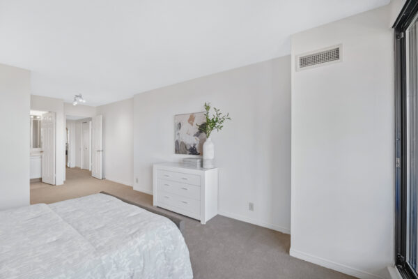 1-Concorde-Place-#1004-Toronto-Web-Salisbury-54