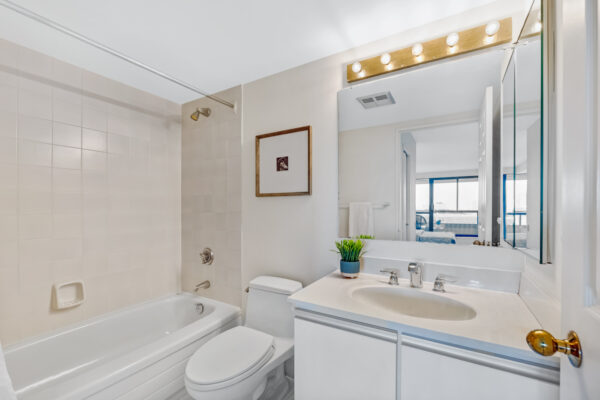 1-Concorde-Place-#1004-Toronto-Web-Salisbury-55