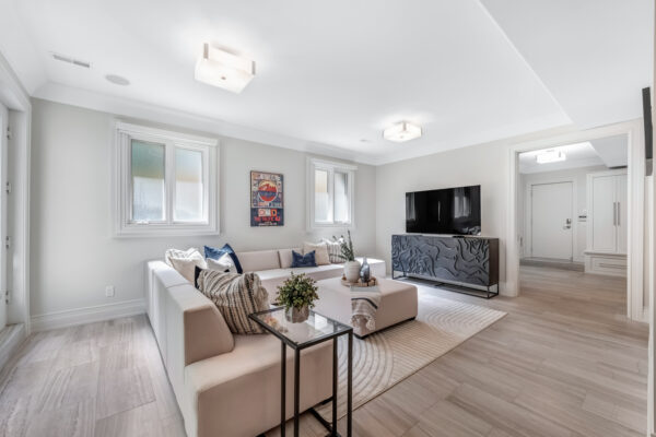 15-Delavan-Avenue-Toronto-Web-Salisbury-73