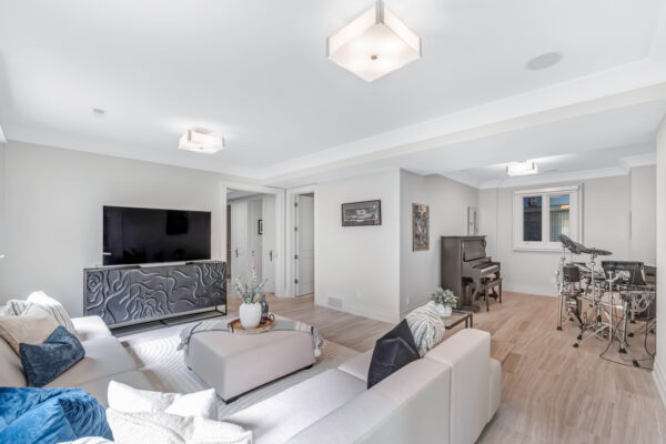 15-Delavan-Avenue-Toronto-Web-Salisbury-74