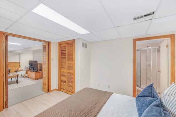 219-Goldhawk-Trail-Toronto-Web-Salisbury-43