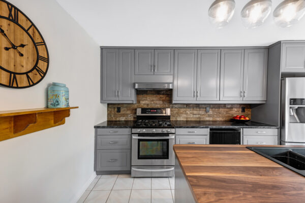 353-Pickering-Crescent-Newmarket-Web-Salisbury-18