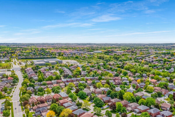 353-Pickering-Crescent-Newmarket-Web-Salisbury-60