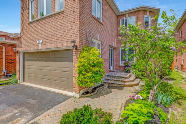 353-Pickering-Crescent-Newmarket-Web-Salisbury-8