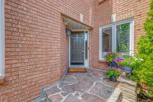 353-Pickering-Crescent-Newmarket-Web-Salisbury-9