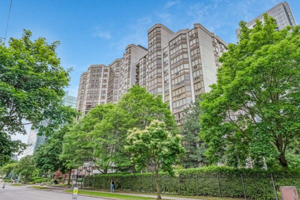 10-Kenneth-Avenue-#406-Toronto-Web-Salisbury-2