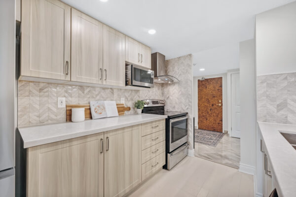 10-Kenneth-Avenue-#406-Toronto-Web-Salisbury-20