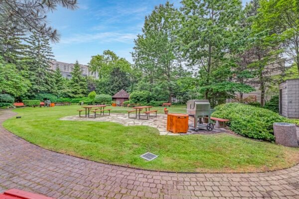 10-Kenneth-Avenue-#406-Toronto-Web-Salisbury-50