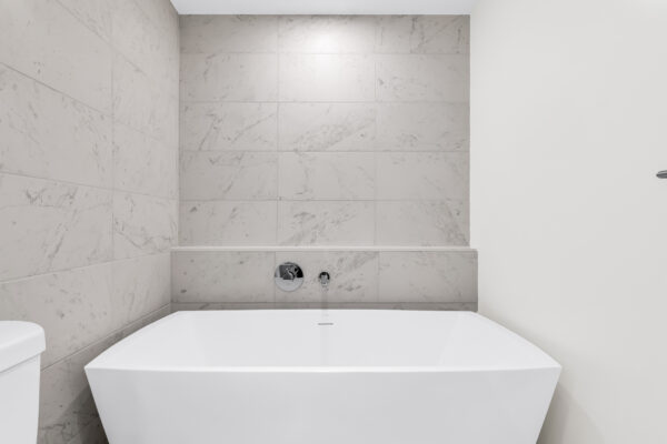 118-Merchants'-Wharf-#517-Toronto-Web-Salisbury-32