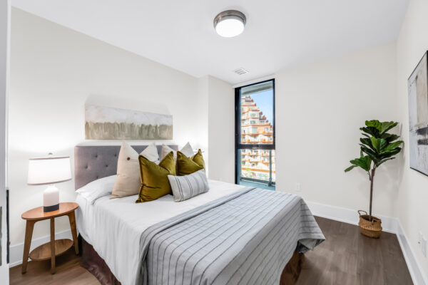 118-Merchants'-Wharf-#517-Toronto-Web-Salisbury-35