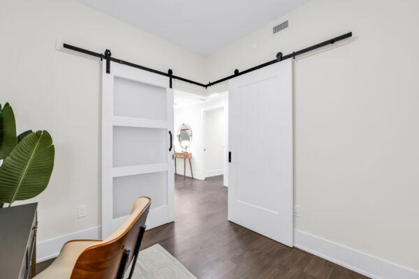 118-Merchants'-Wharf-#517-Toronto-Web-Salisbury-40