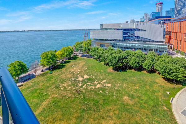 15-Merchants'-Wharf-#931-Toronto-Web-Salisbury-47